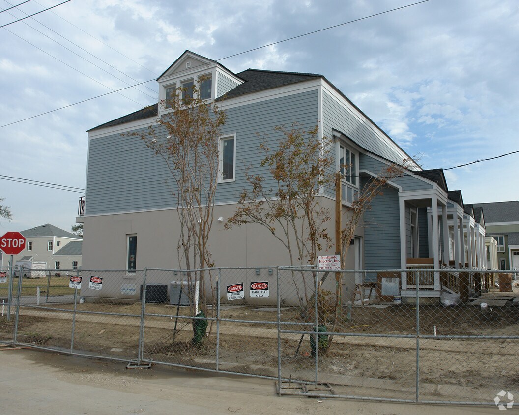 Building Photo - 2000 St Thomas St