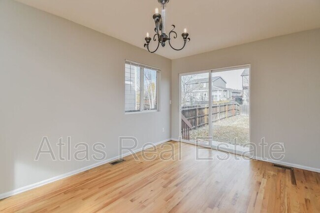 Foto del edificio - 8083 Radcliff Dr