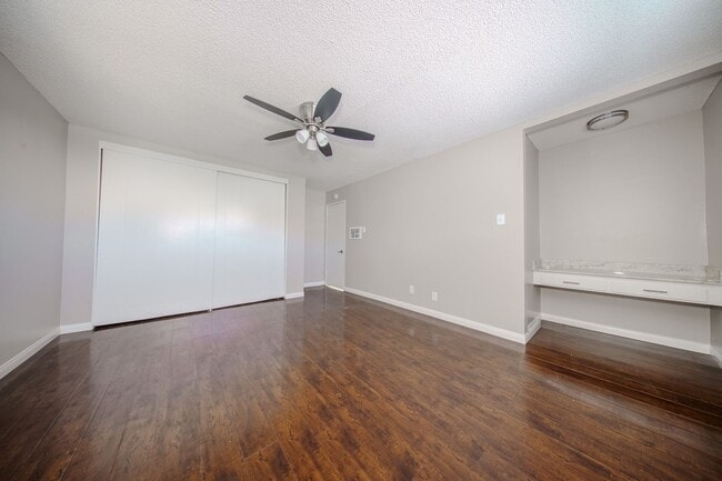 Building Photo - 2617-2619 E 17th St