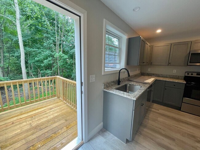 Building Photo - 13-15 Kassey Way