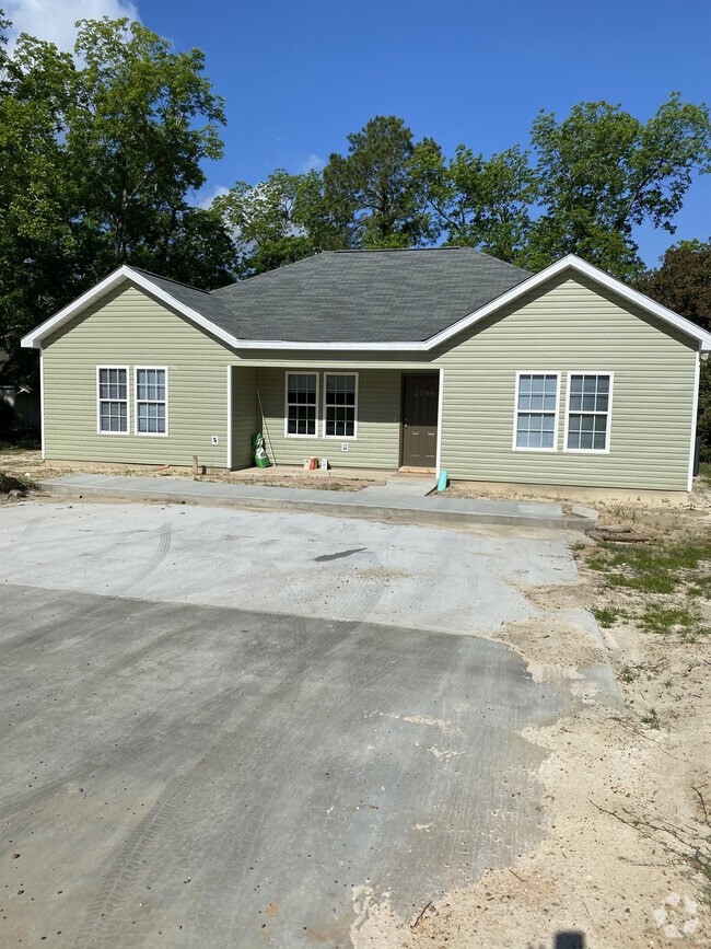 Building Photo - 2208 Thornhill Rd