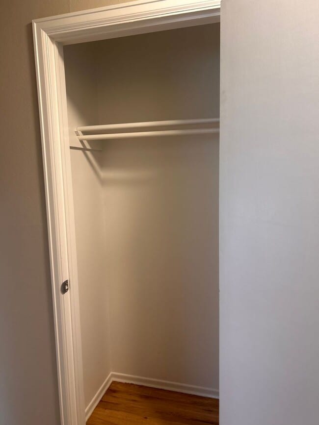 Foto del edificio - Big roomy 4 bedroom / 2 living room house