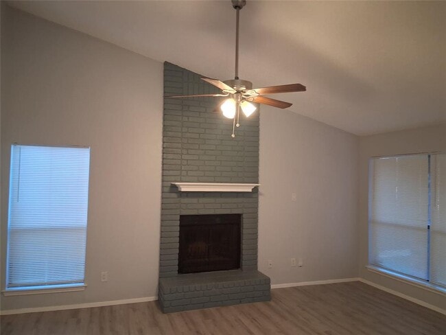 Foto del edificio - 618 Rollingway Dr