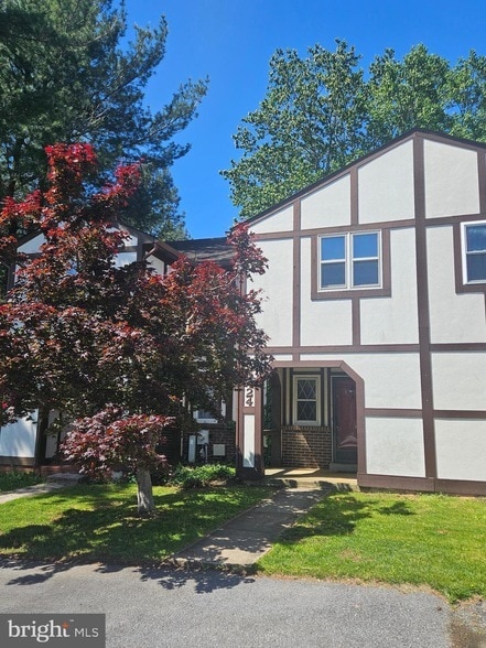 Building Photo - 5424 Jenmatt Dr