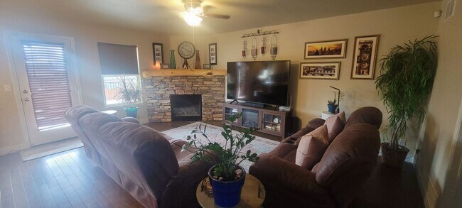 Foto del edificio - Beautiful 3 Bed 3 Bath in Fountain!