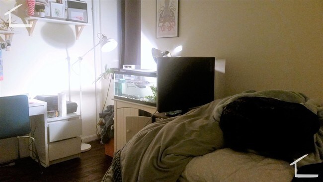 Building Photo - 212 Hemenway St