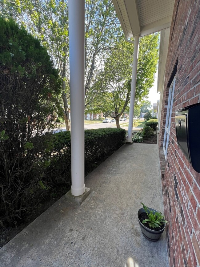 Building Photo - 15 Carriage Path N