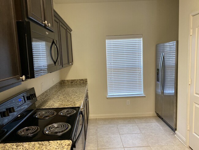 Kitchen - 152 Curt St