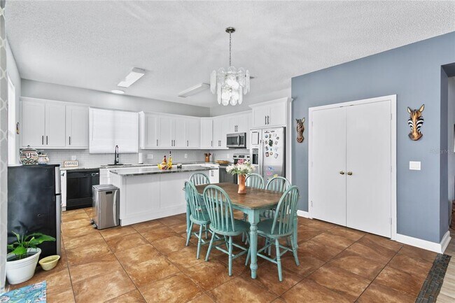 Building Photo - 1010 Elderberry Dr