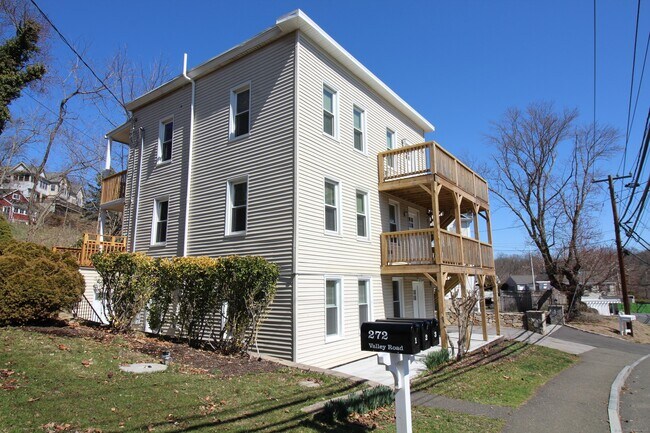 Foto del edificio - 272 Valley Rd