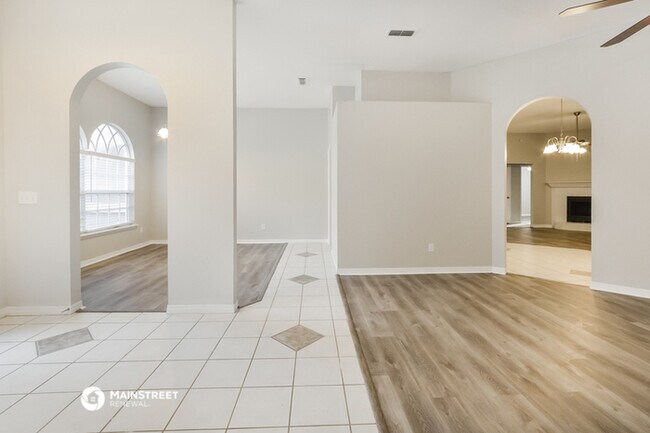 Foto del edificio - 312 Sun Oaks Ct