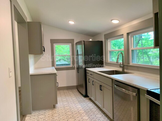 Foto del edificio - 617 Howell St