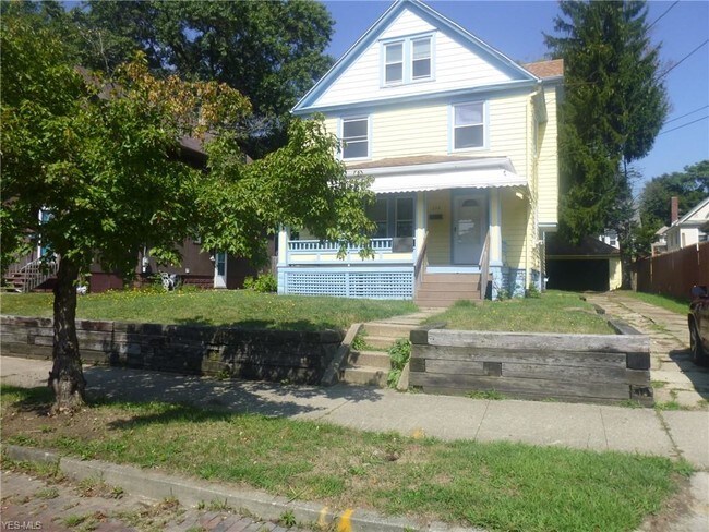 Building Photo - 254 Grand Ave