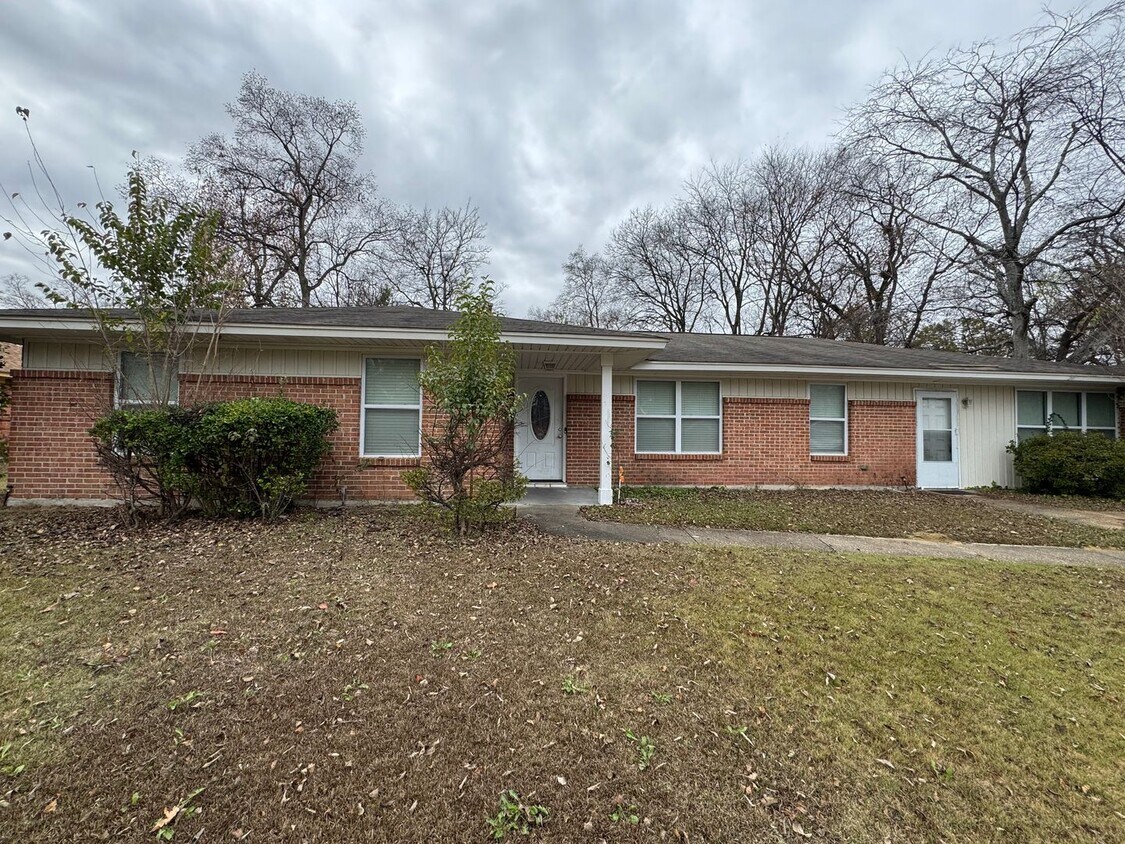 Foto principal - Lovely Brick Home!