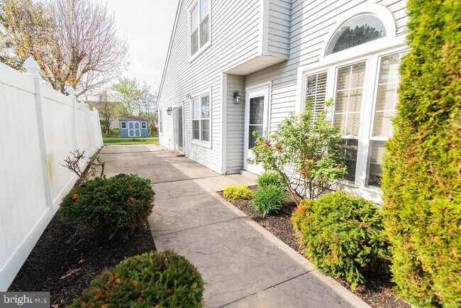 Building Photo - 239 Oakridge Dr