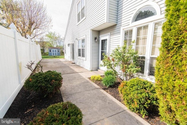 Foto del edificio - 239 Oakridge Dr