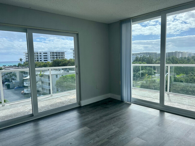 Building Photo - 2560 S Ocean Blvd