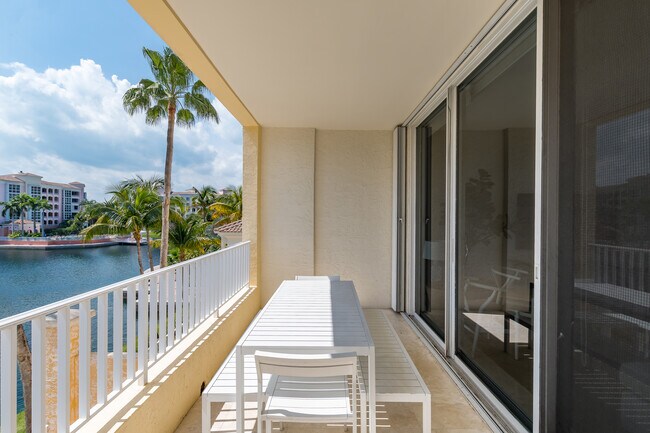Foto del edificio - 713 Crandon Blvd