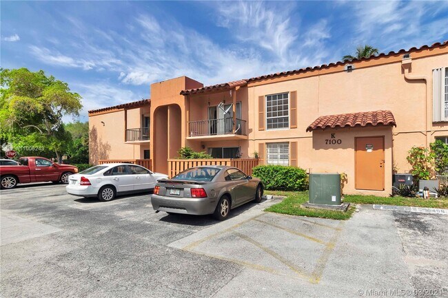 Building Photo - 7100 Fairway Dr