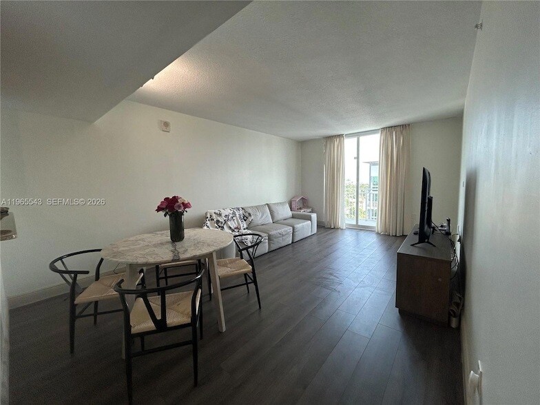60 NW 37th Ave