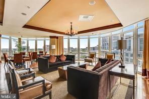 Foto del edificio - 8220 Crestwood Heights Dr