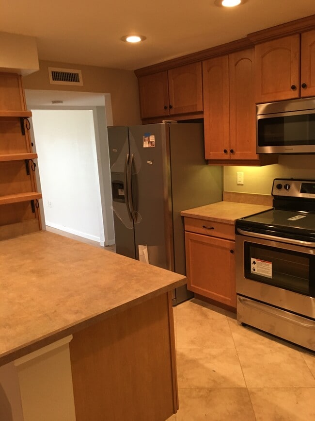 Building Photo - 516 Orange Dr