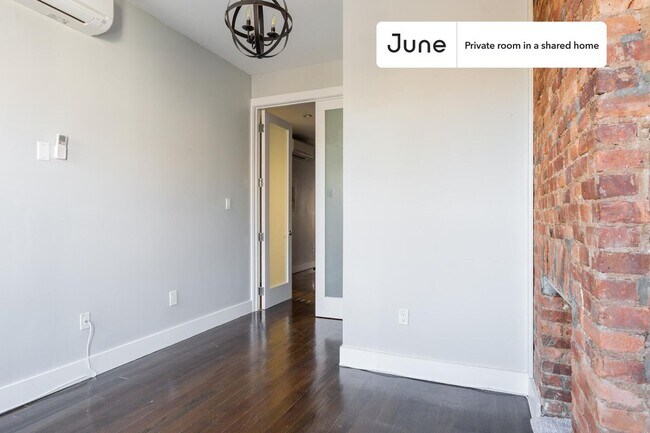 Foto del edificio - Room in Shared 4 bed/2 bath home