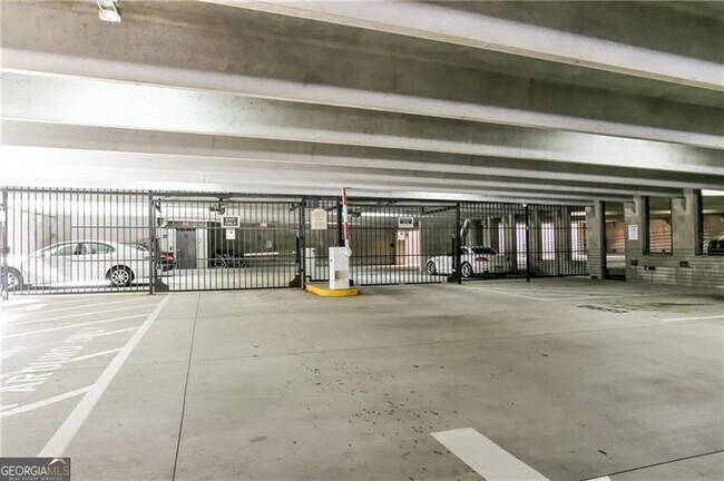 Foto del edificio - 901 Abernathy Rd NE