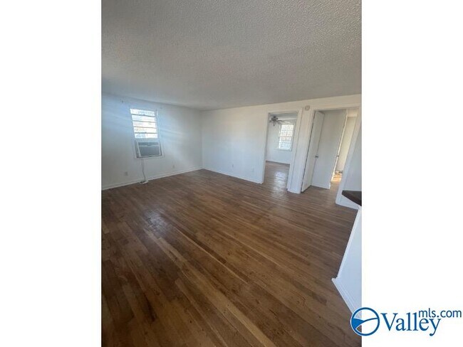 Foto del edificio - 118 Brockway Ave