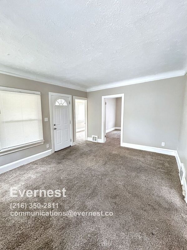 Foto del edificio - 11917 Forest Ave