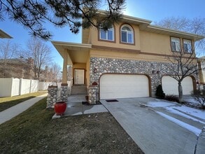 Building Photo - 202 E White Spruce Cv