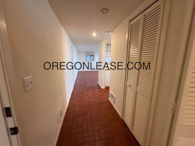 Foto del edificio - Large One bedroom downtown Eugene Apartment