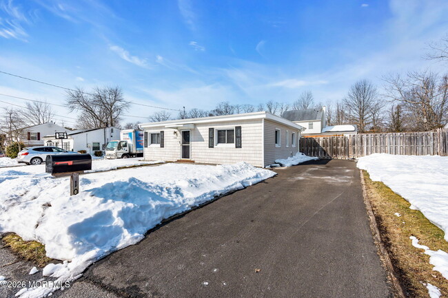 Building Photo - 105 Center St