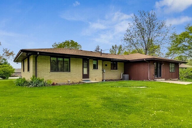 Foto del edificio - 6027 Lincoln Ave