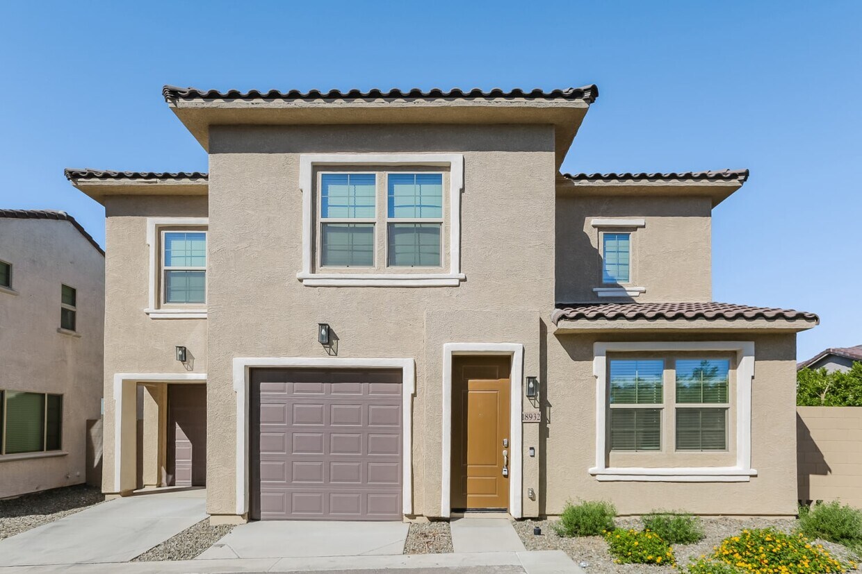 Primary Photo - 18932 W Reade Ave