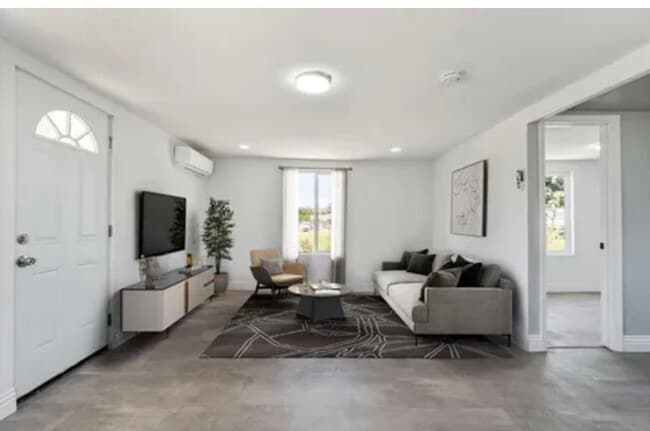 Building Photo - Single Family Home