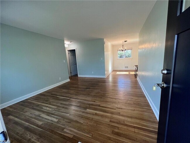 Building Photo - 1300 Pineview Ave