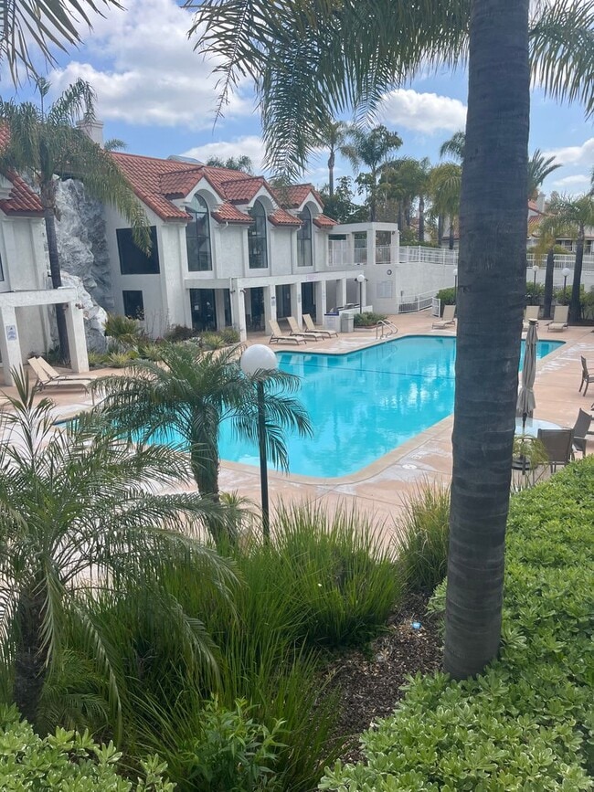 Building Photo - Beautiful Condo Palm Colony Camarillo