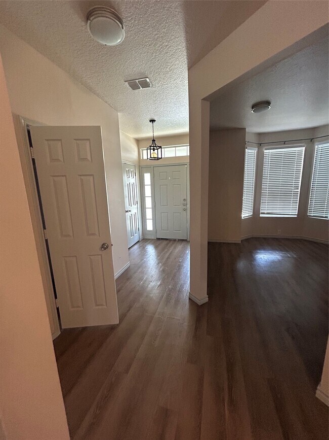 Foto del edificio - 23831 Pebworth Pl