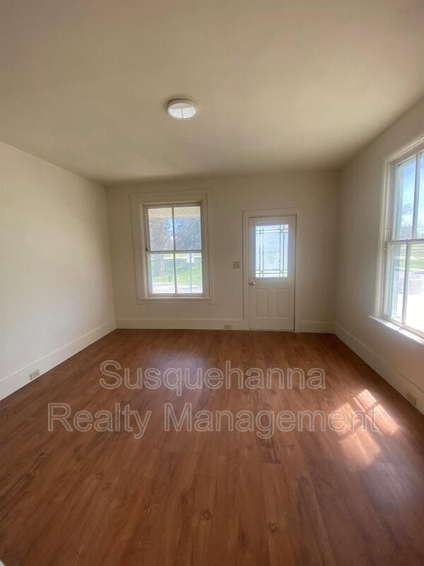 Building Photo - 171 E Derry Rd