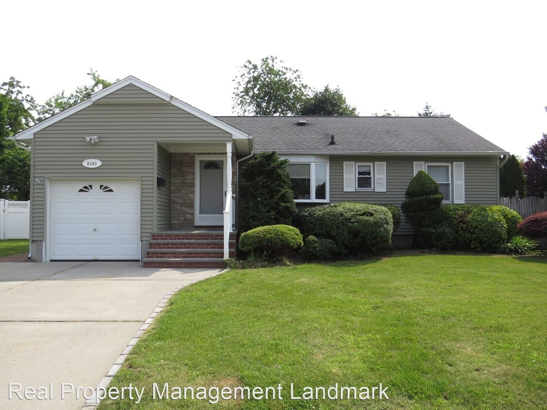 2161 Central Dr N, East Meadow, NY 11554 House Rental in East Meadow