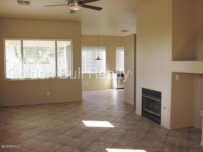 Foto del edificio - 954 E Sheffield Ave