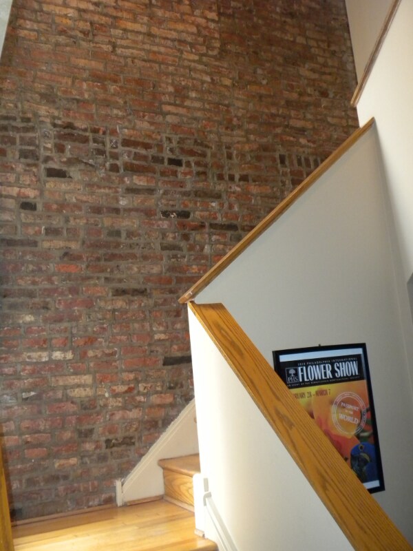 Building Photo - 846 S Front St