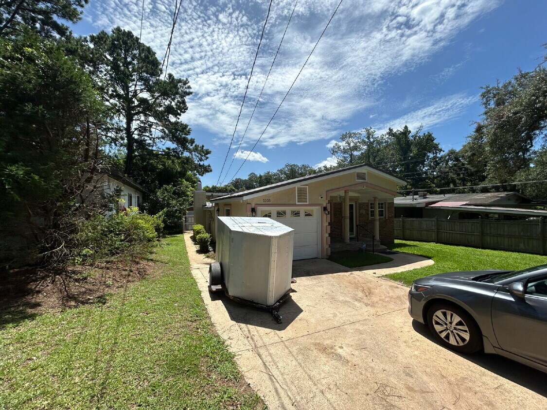 Photo - "Charming 3-Bed Home at 1103 Calloway Street - Cozy Living in Tallahassee!"