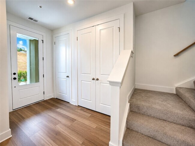Building Photo - 307 Palisade Wy