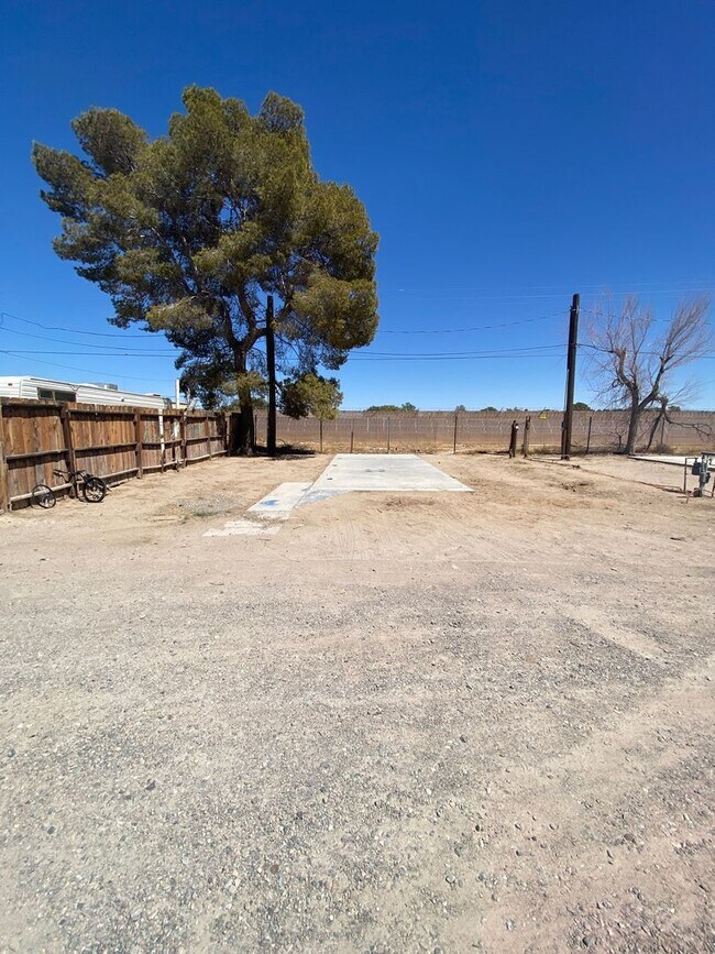 Foto del edificio - 415 W Ridgecrest Blvd