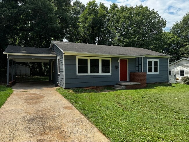 Foto del edificio - 3/1 House in Shelby, NC (We will be refinishing the hardwoods before move in by Hoskins Hardwoods)