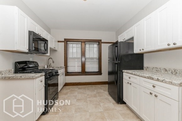 Foto del edificio - 6801 S Crandon Ave