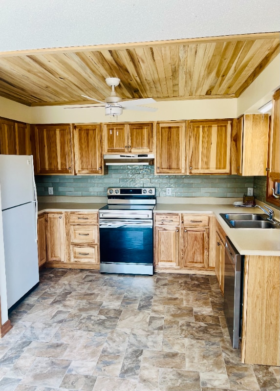 Building Photo - 416 Banks Mountain Dr
