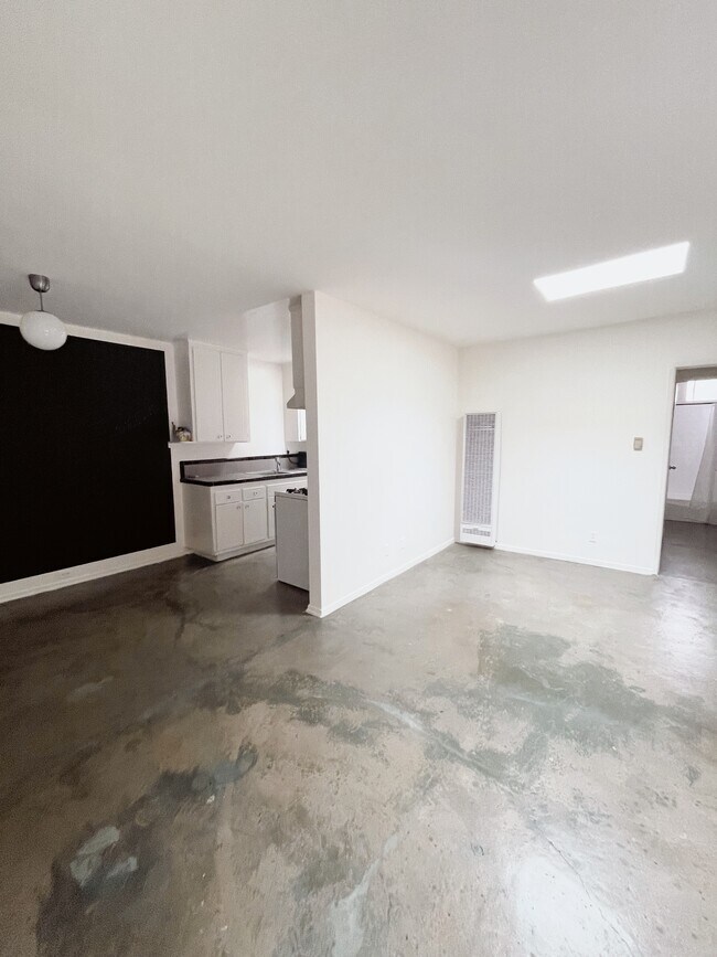 Building Photo - 806 Coronado Ter
